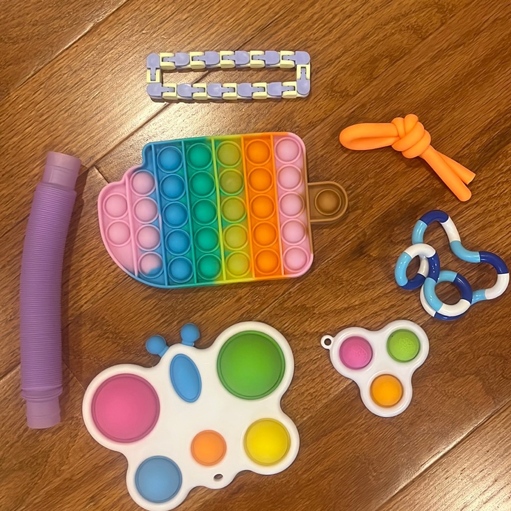 Set of 7 fidget toys
